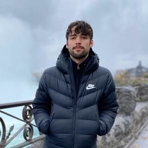 Meet your Posher, Avery